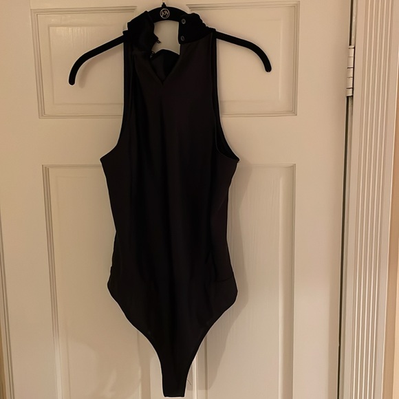 NWT Sincerely Jules Black Velvet Sleeveless drop neck bodysuit in size large - Picture 6 of 8